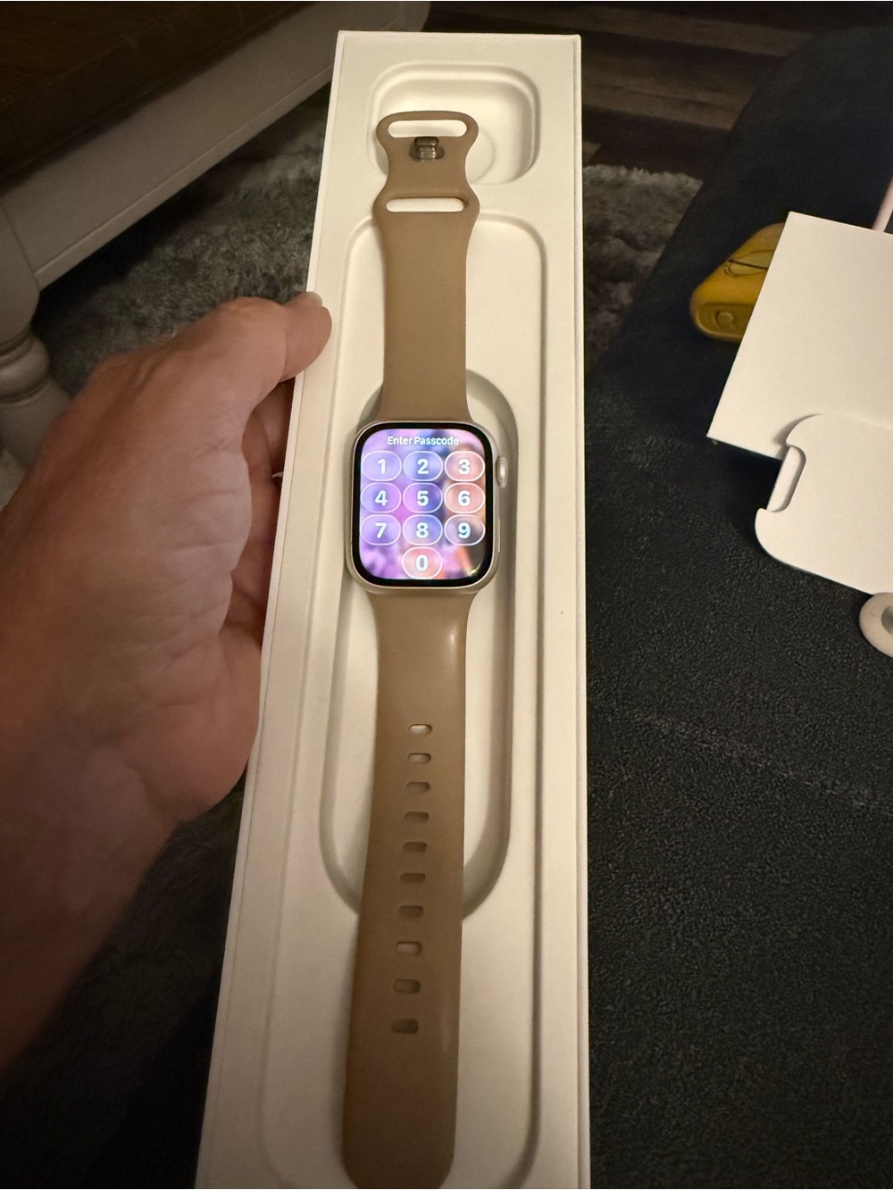 Apple Watch Series 8 GPS 41” Sandstone Sport Band - Touchscreen Smartwatch